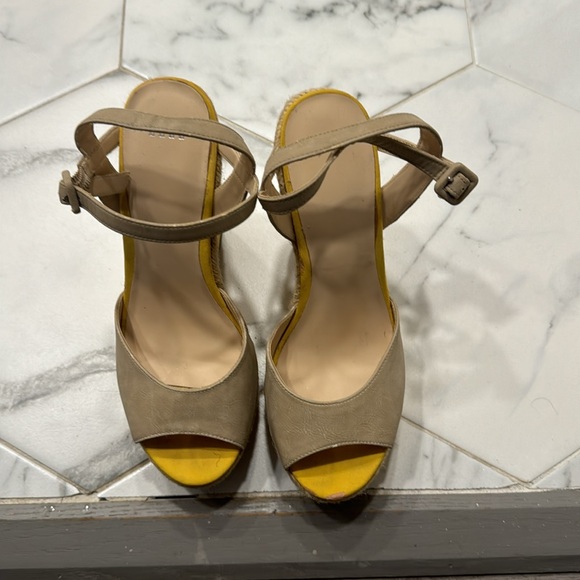 Elle wedge size 8 yellow trimmed shoes comfy worn once minor flaws see pics - Picture 2 of 12